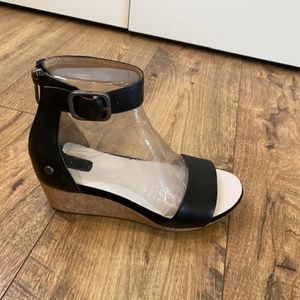UGG Zoe ii Leather Wedge Sandals